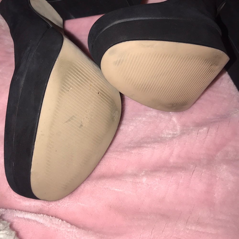 Heels - Picture 3 of 3